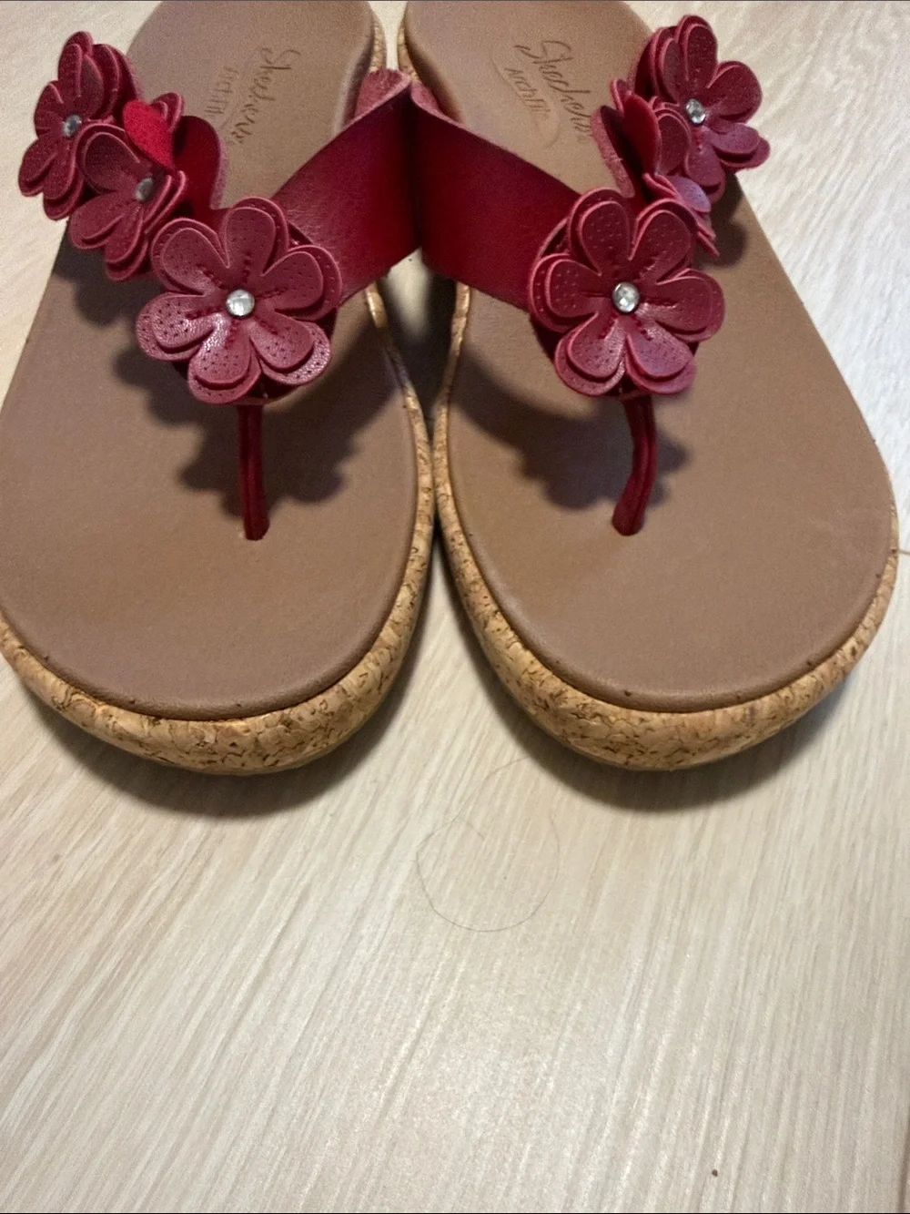 Skechers Cali Arch Fit Beverlee Floral Thong Sandals